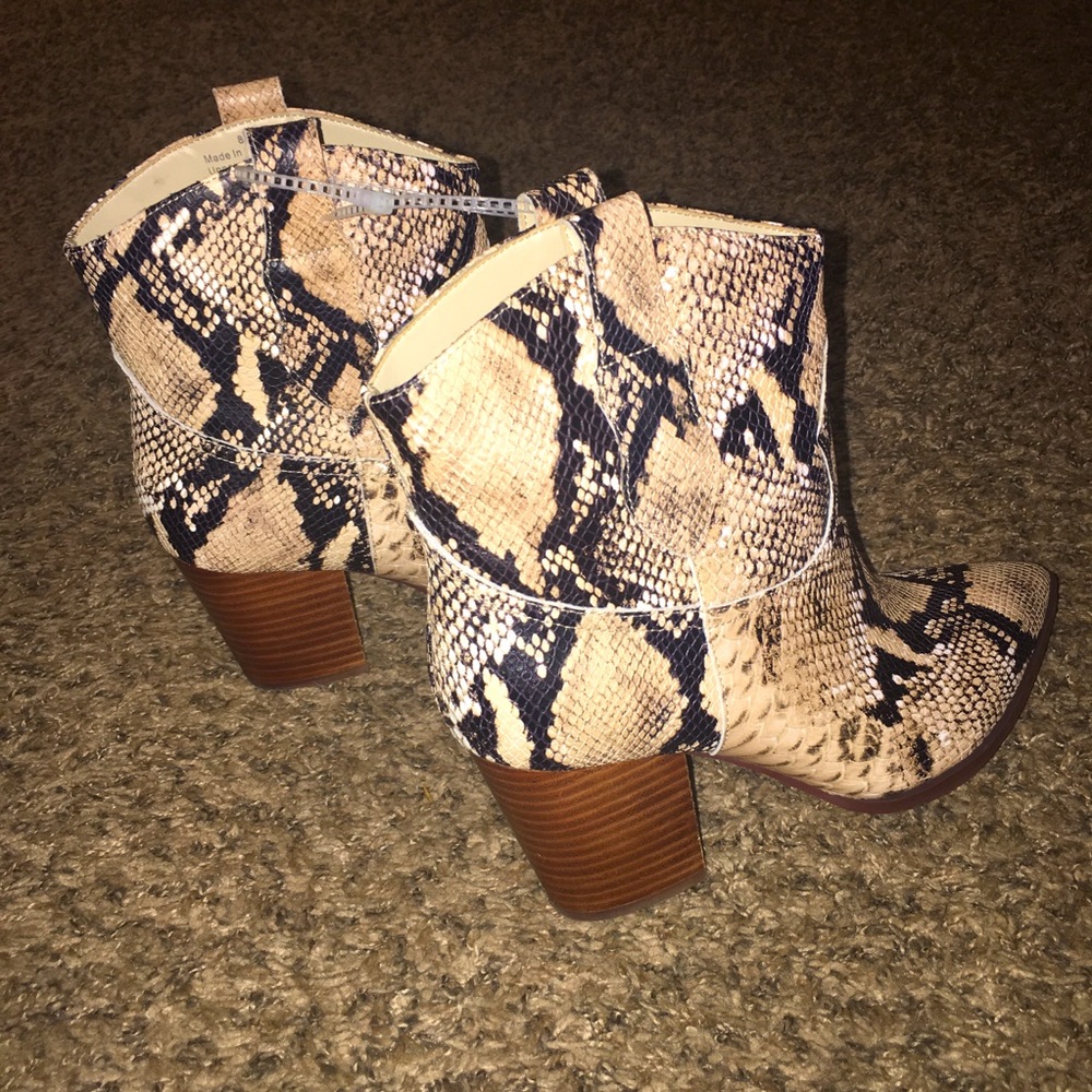 Gibson Latimer sz 8.5 boots, NEVER WORN